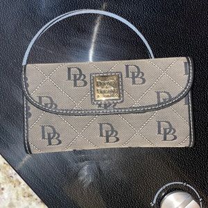 dooney and bourke wallet